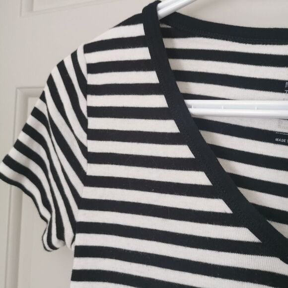 *Free Gap Tshirt size S - Picture 3 of 4